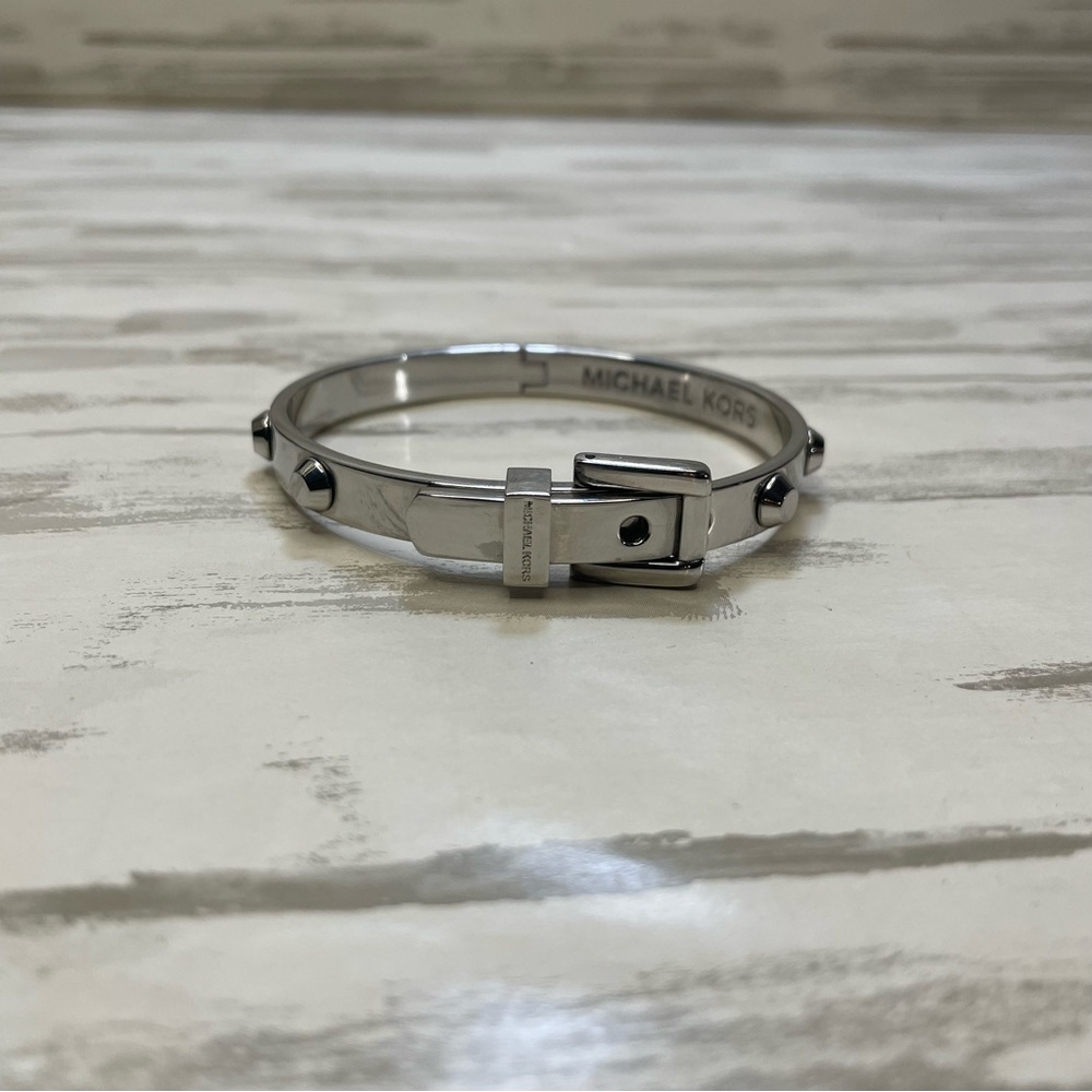 Michael Kors Astor Buckle Bangle in silver-tone steel